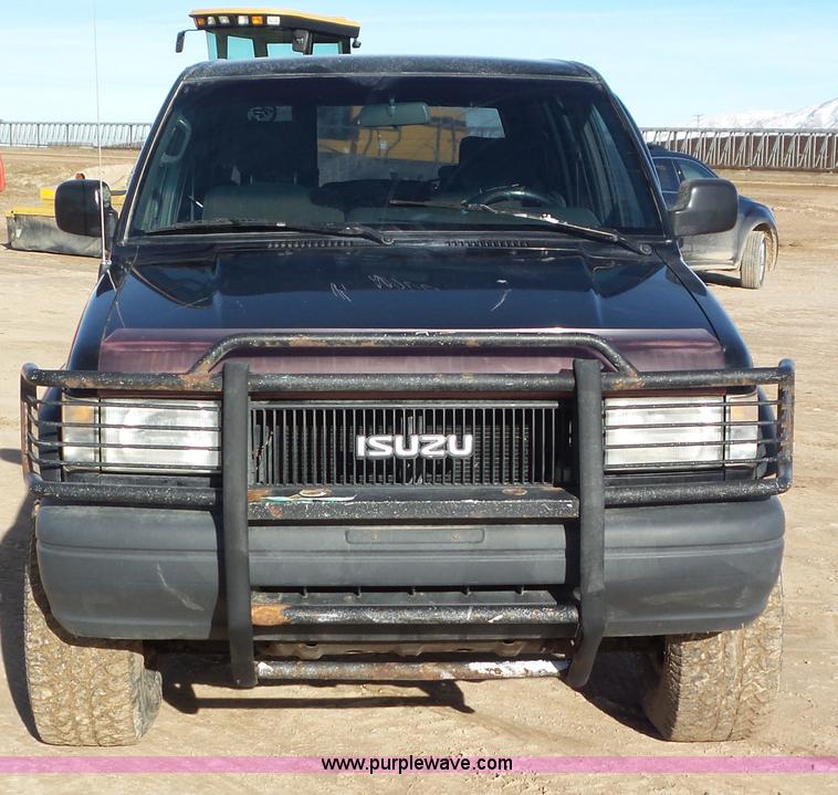 image for item J8323 1994 Isuzu Trooper SUV