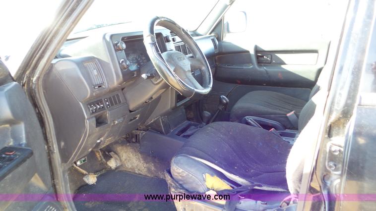 image for item J8323 1994 Isuzu Trooper SUV