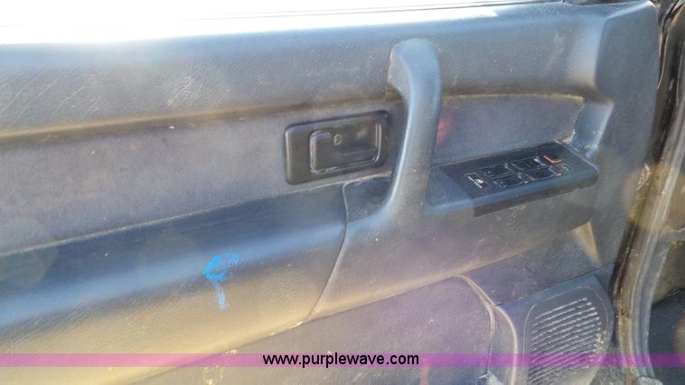 image for item J8323 1994 Isuzu Trooper SUV