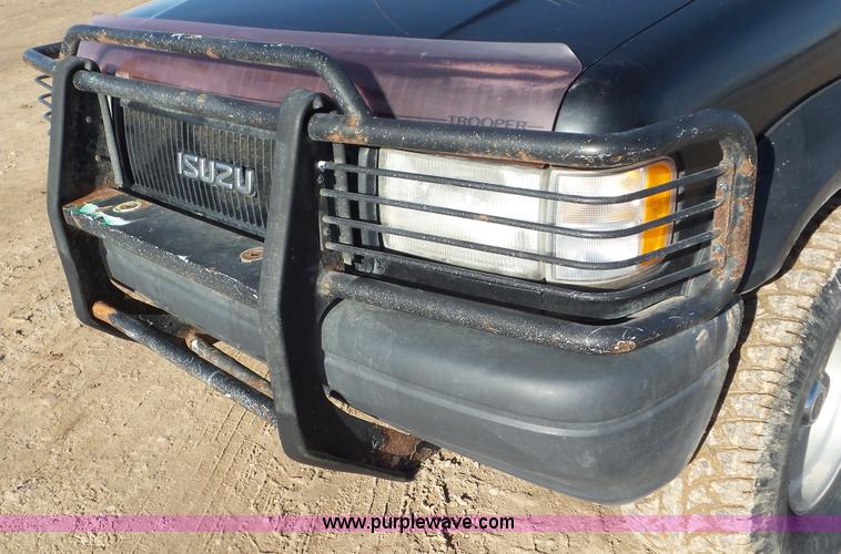 image for item J8323 1994 Isuzu Trooper SUV