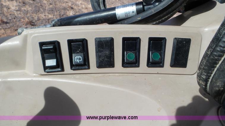 image for item J8324 2007 Kubota M6040 MFWD tractor