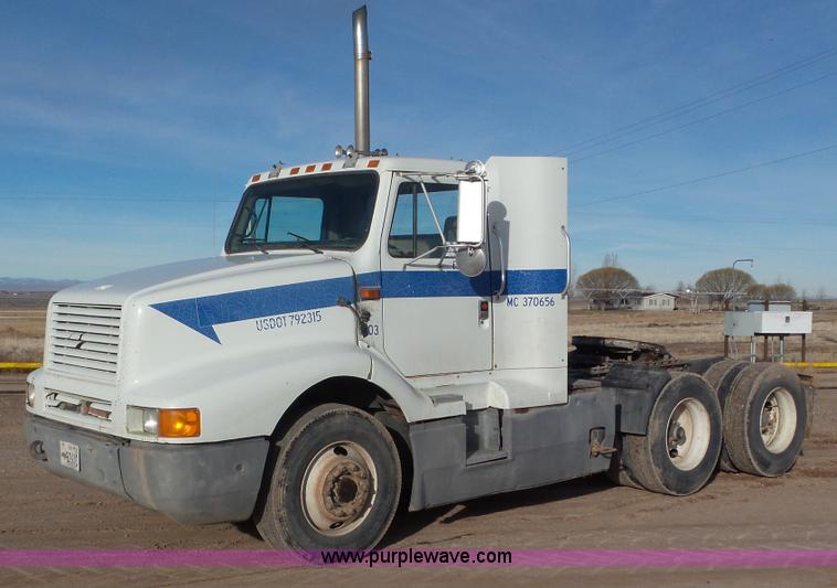 image for item J8328 1990 International 8300 semi truck