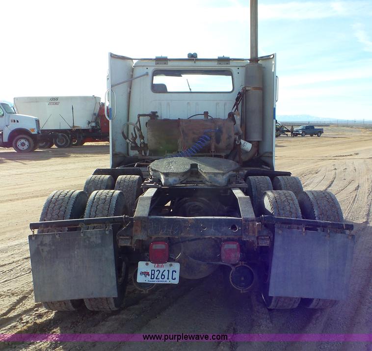 image for item J8328 1990 International 8300 semi truck