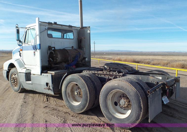 image for item J8328 1990 International 8300 semi truck