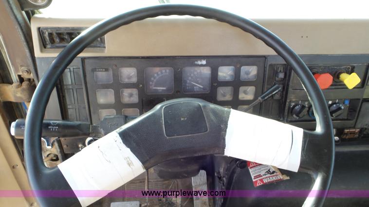 image for item J8328 1990 International 8300 semi truck