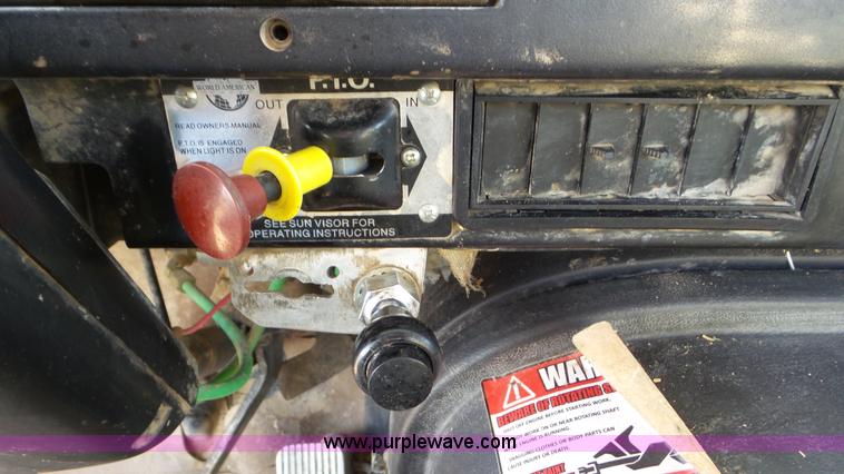 image for item J8328 1990 International 8300 semi truck