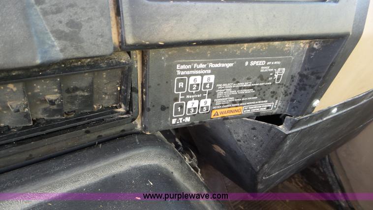 image for item J8328 1990 International 8300 semi truck