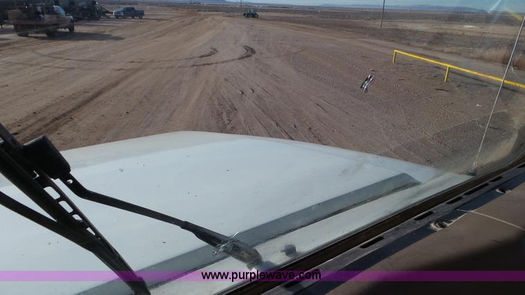 image for item J8328 1990 International 8300 semi truck