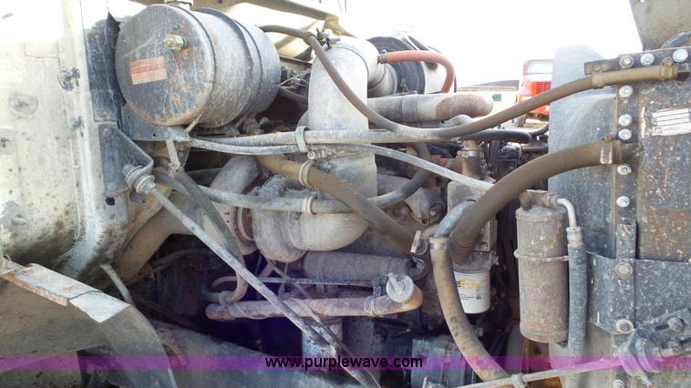 image for item J8328 1990 International 8300 semi truck