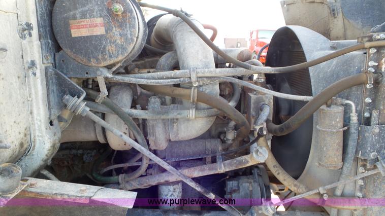 image for item J8328 1990 International 8300 semi truck