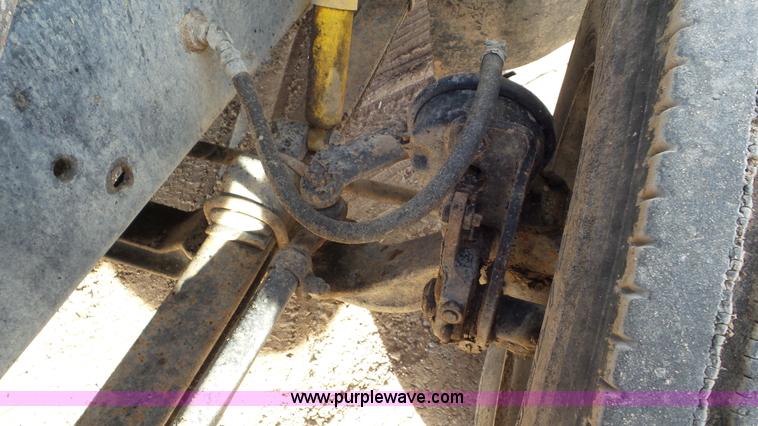 image for item J8328 1990 International 8300 semi truck