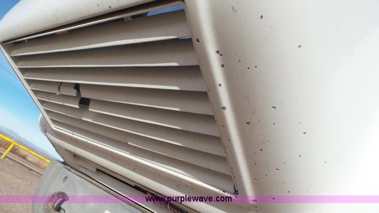 image for item J8328 1990 International 8300 semi truck