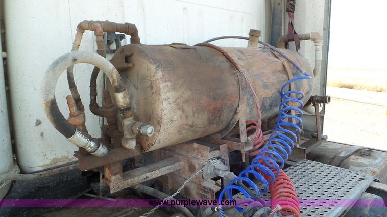 image for item J8328 1990 International 8300 semi truck