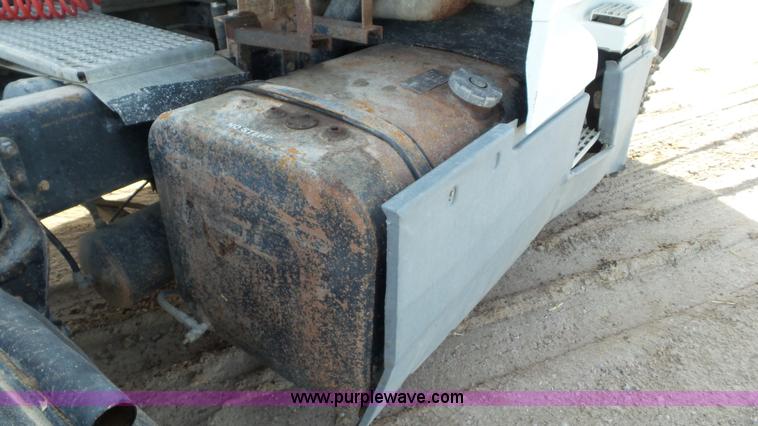 image for item J8328 1990 International 8300 semi truck