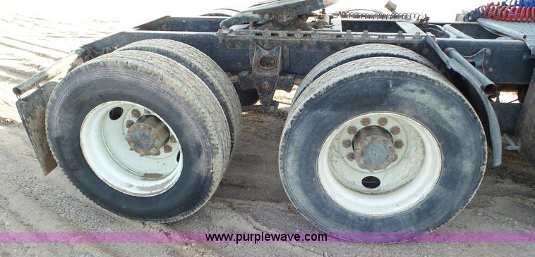 image for item J8328 1990 International 8300 semi truck