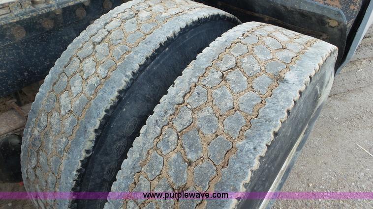 image for item J8328 1990 International 8300 semi truck