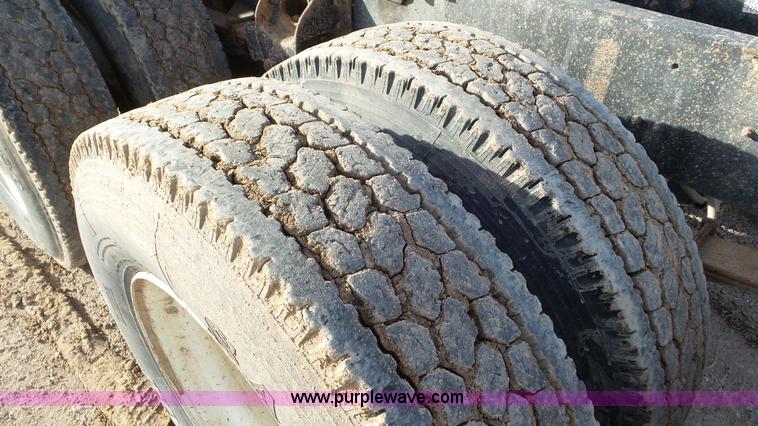 image for item J8328 1990 International 8300 semi truck