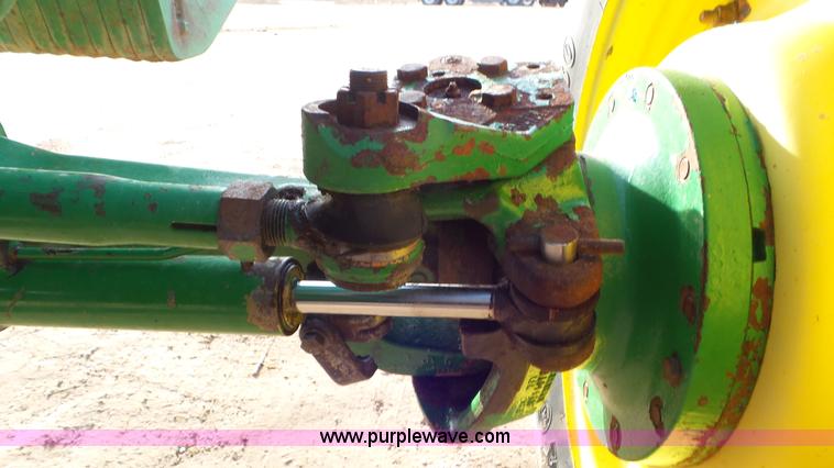 image for item J8329 1996 John Deere 7800 MFWD tractor