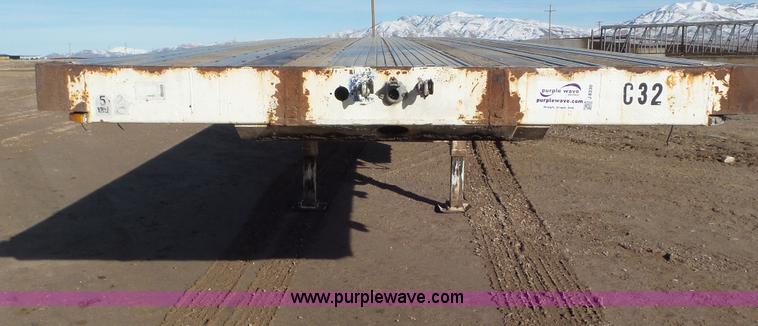 image for item J8330 1986 Fruehauf PA80-E2-45 flatbed trailer
