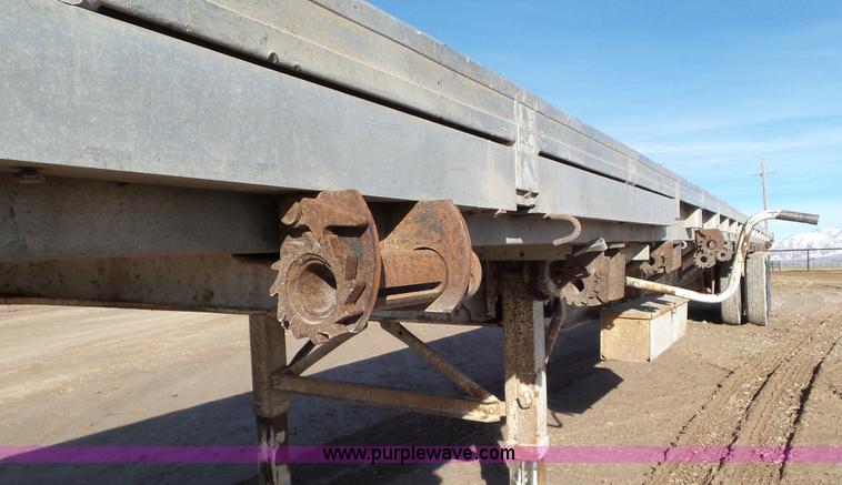 image for item J8330 1986 Fruehauf PA80-E2-45 flatbed trailer