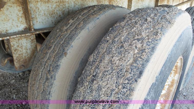 image for item J8330 1986 Fruehauf PA80-E2-45 flatbed trailer