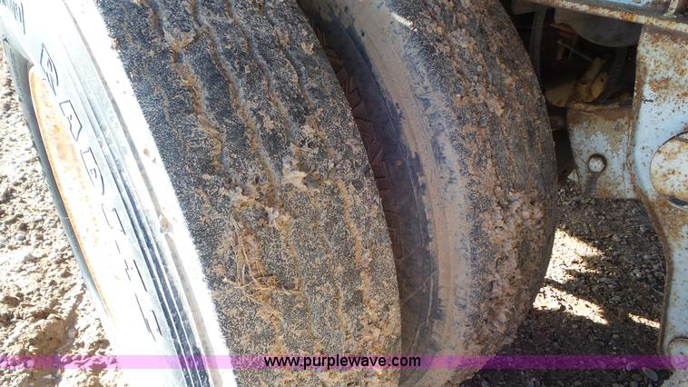 image for item J8330 1986 Fruehauf PA80-E2-45 flatbed trailer