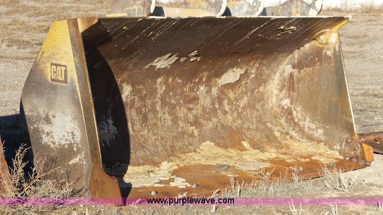 image for item J8338 Caterpillar loader bucket
