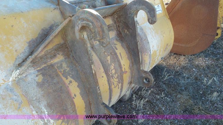 image for item J8338 Caterpillar loader bucket