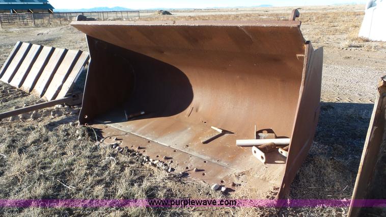 image for item J8339 Wheel loader bucket