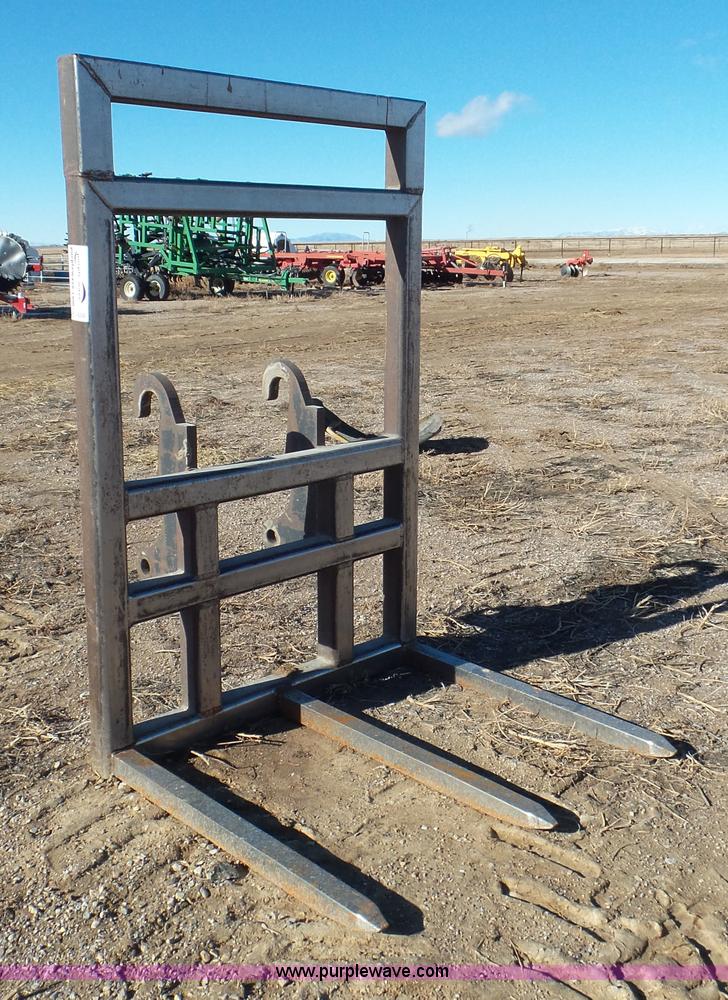 image for item J8353 Wheel loader hay fork attachment