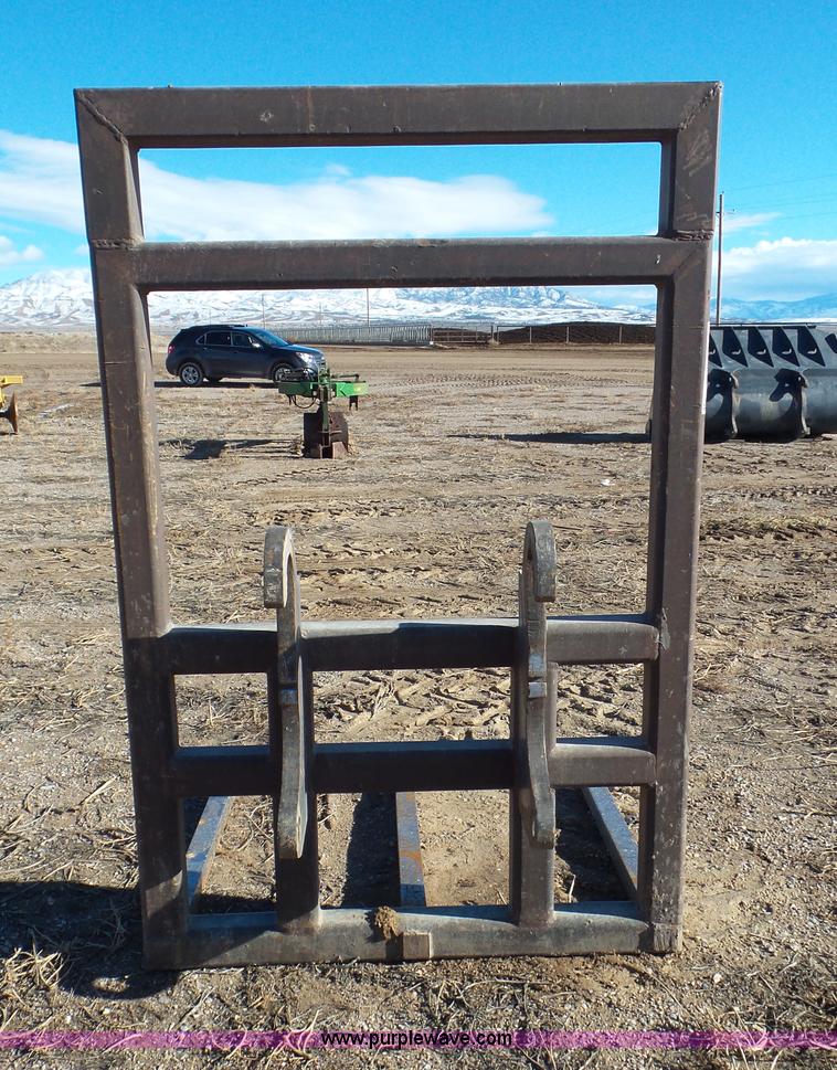 image for item J8353 Wheel loader hay fork attachment