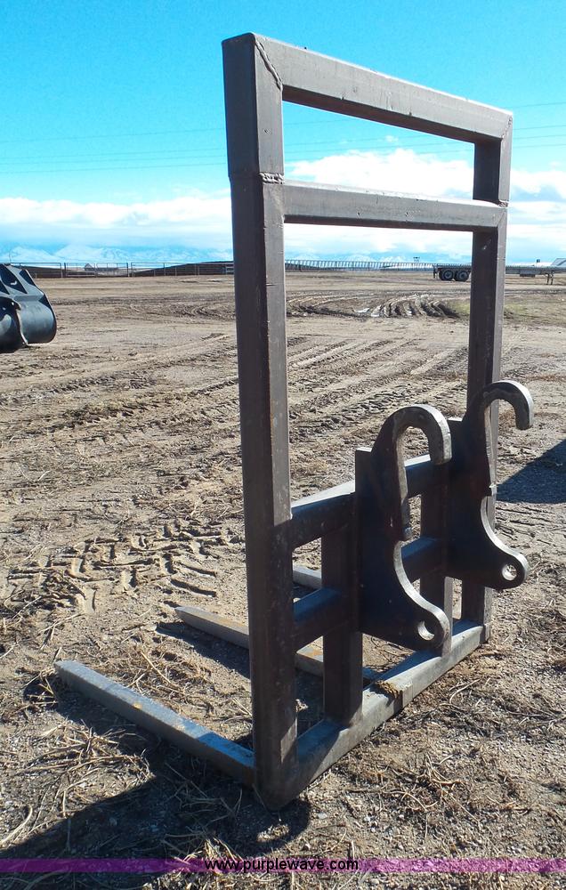 image for item J8353 Wheel loader hay fork attachment