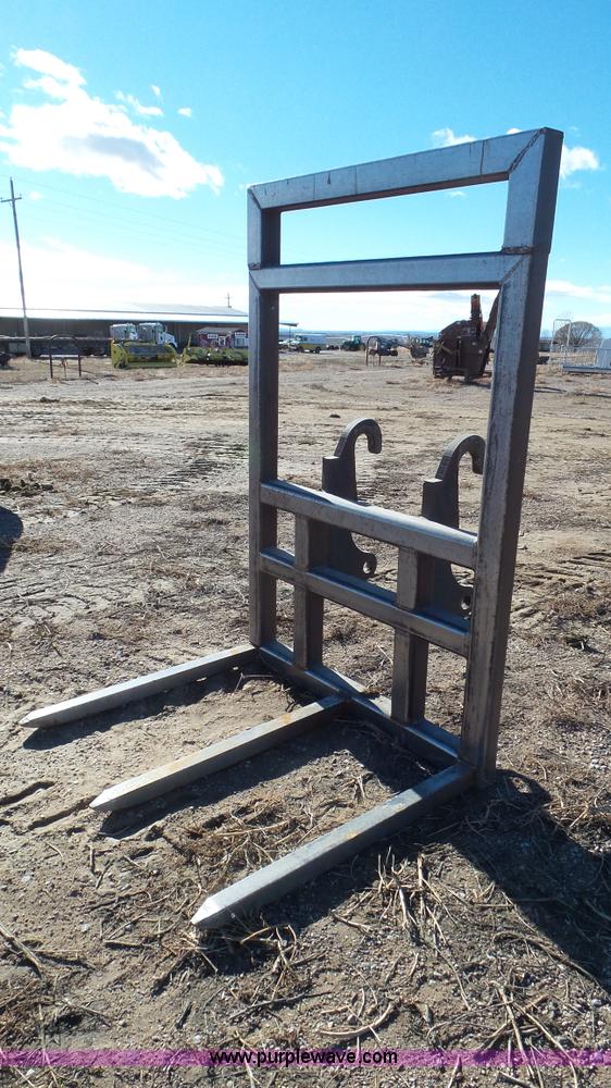 image for item J8353 Wheel loader hay fork attachment