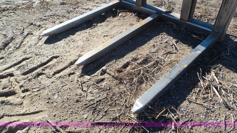 image for item J8353 Wheel loader hay fork attachment