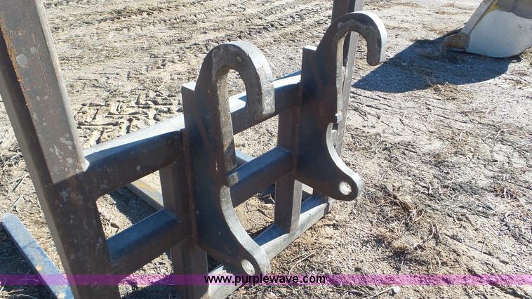 image for item J8353 Wheel loader hay fork attachment