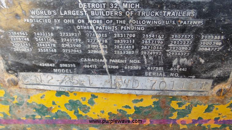 image for item J8365 1971 Fruehauf CN2-25-L drop deck trailer