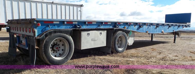 image for item J8366 1988 Western Trailers flatbed trailer
