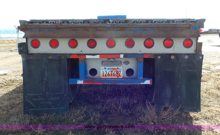 image for item J8366 1988 Western Trailers flatbed trailer