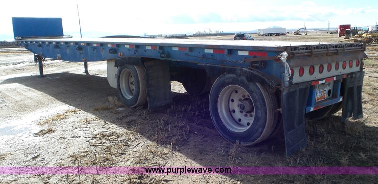 image for item J8366 1988 Western Trailers flatbed trailer