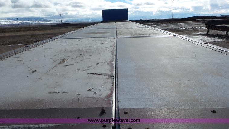 image for item J8366 1988 Western Trailers flatbed trailer