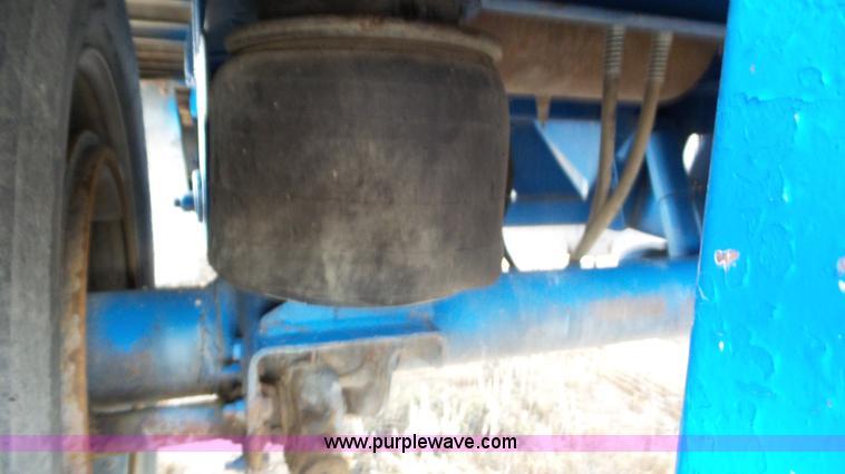 image for item J8366 1988 Western Trailers flatbed trailer