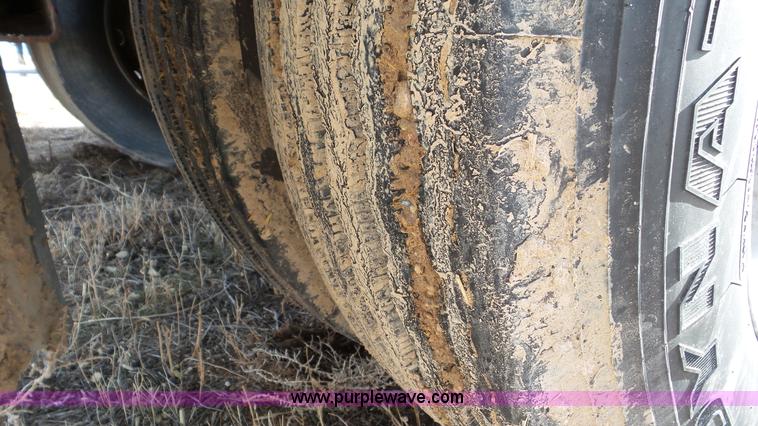 image for item J8366 1988 Western Trailers flatbed trailer