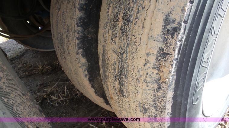 image for item J8366 1988 Western Trailers flatbed trailer