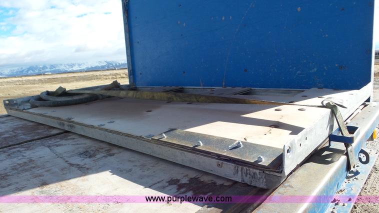 image for item J8366 1988 Western Trailers flatbed trailer