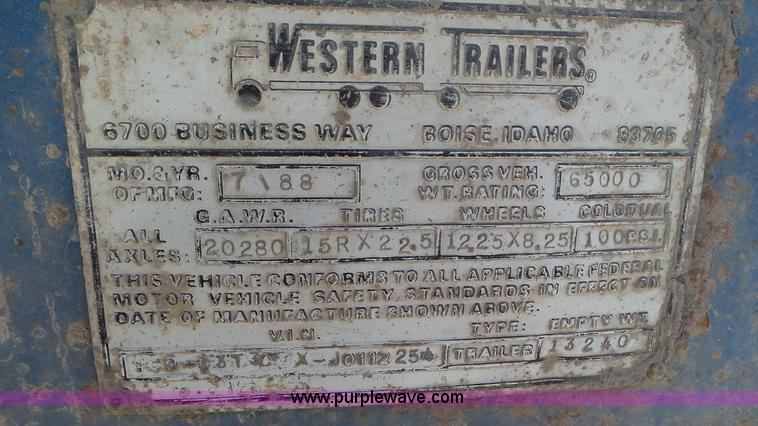 image for item J8366 1988 Western Trailers flatbed trailer
