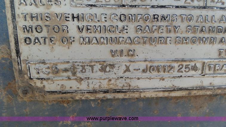 image for item J8366 1988 Western Trailers flatbed trailer