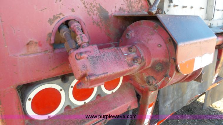 image for item J8367 1996 Western Trailers live bottom trailer