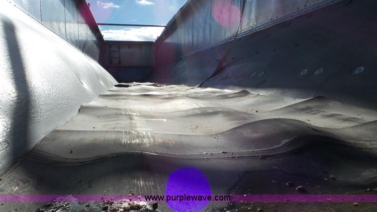 image for item J8367 1996 Western Trailers live bottom trailer