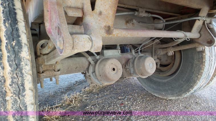 image for item J8367 1996 Western Trailers live bottom trailer