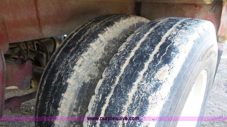 image for item J8367 1996 Western Trailers live bottom trailer